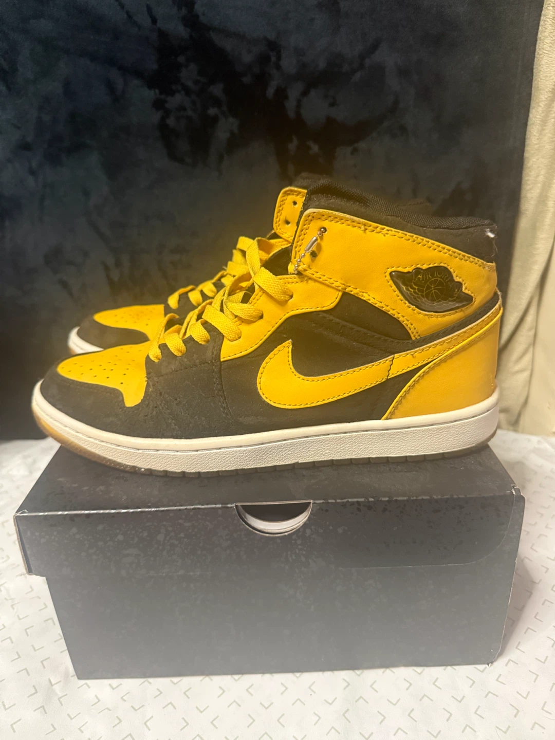 Air Jordan 1 Mid Yellow Black Sneakers