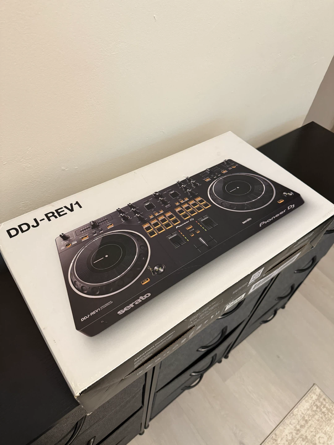 Pioneer DDJ-REV1 – Excellent Condition – Only 2 Months Used - photo 3