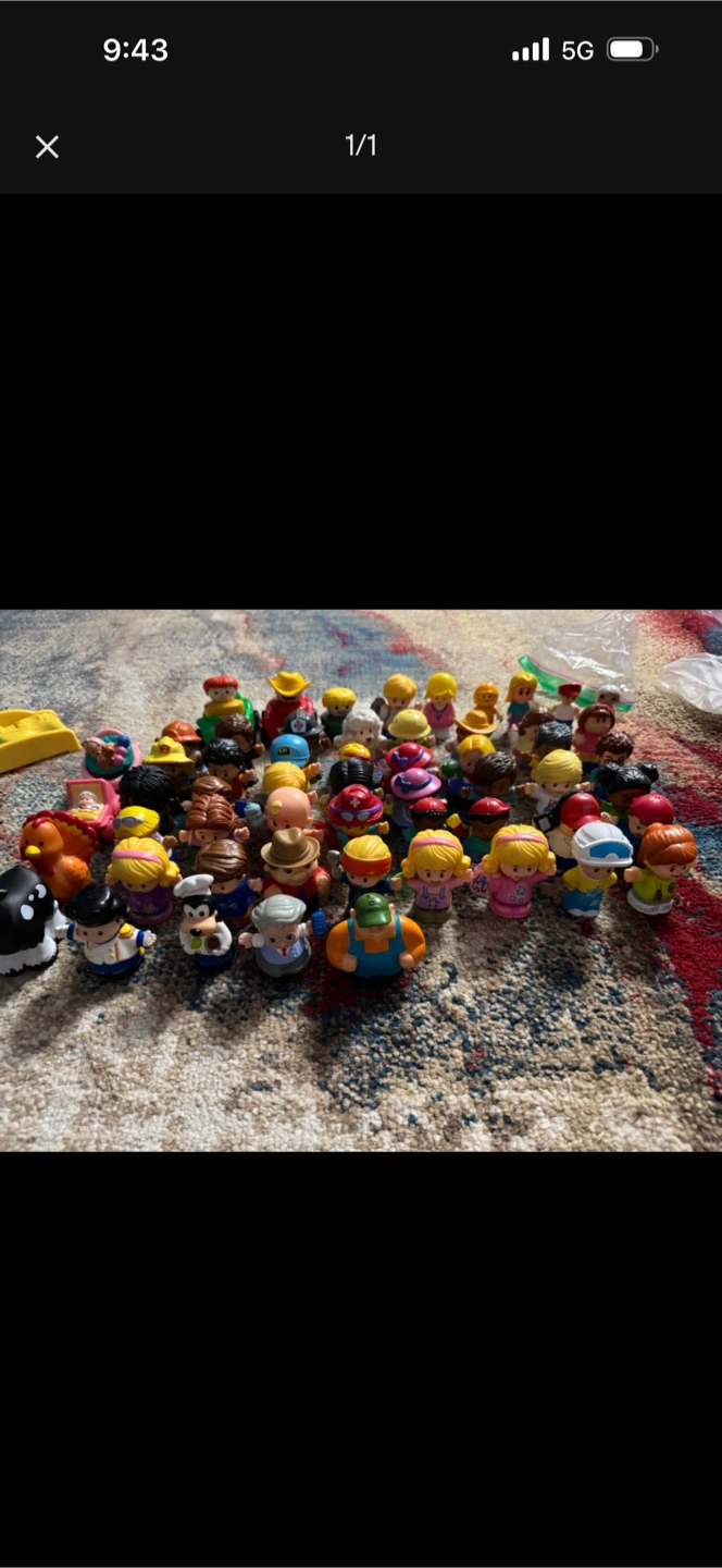 Vintage Fisher-Price Little People House with figures
