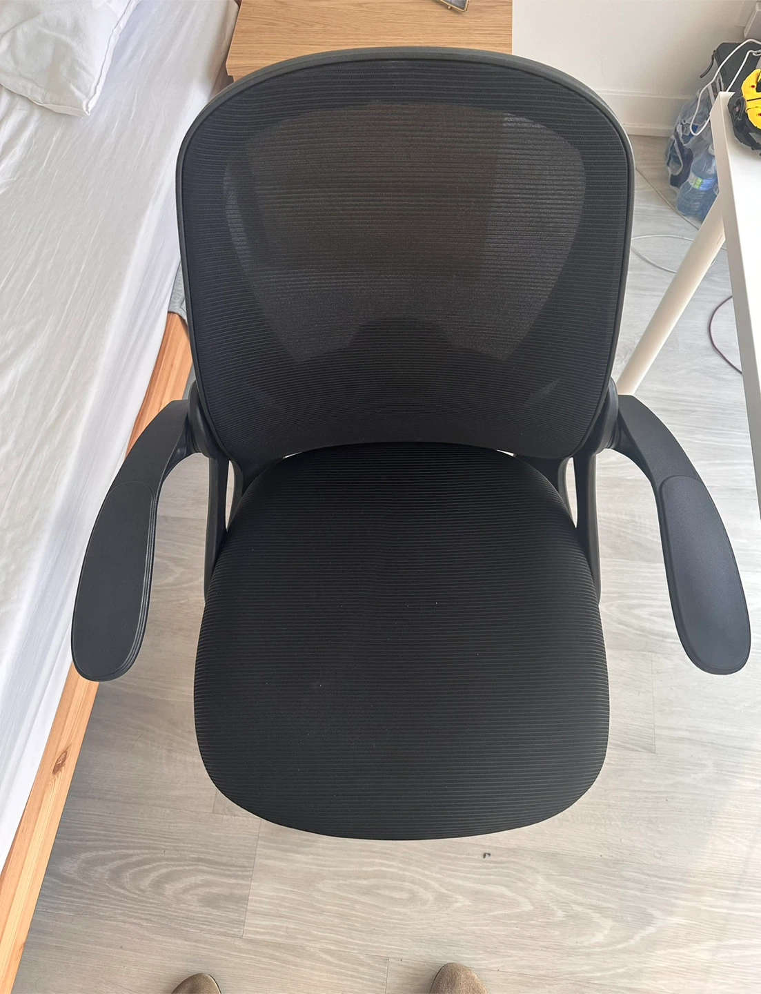 Black Mesh Office Chair - photo 2