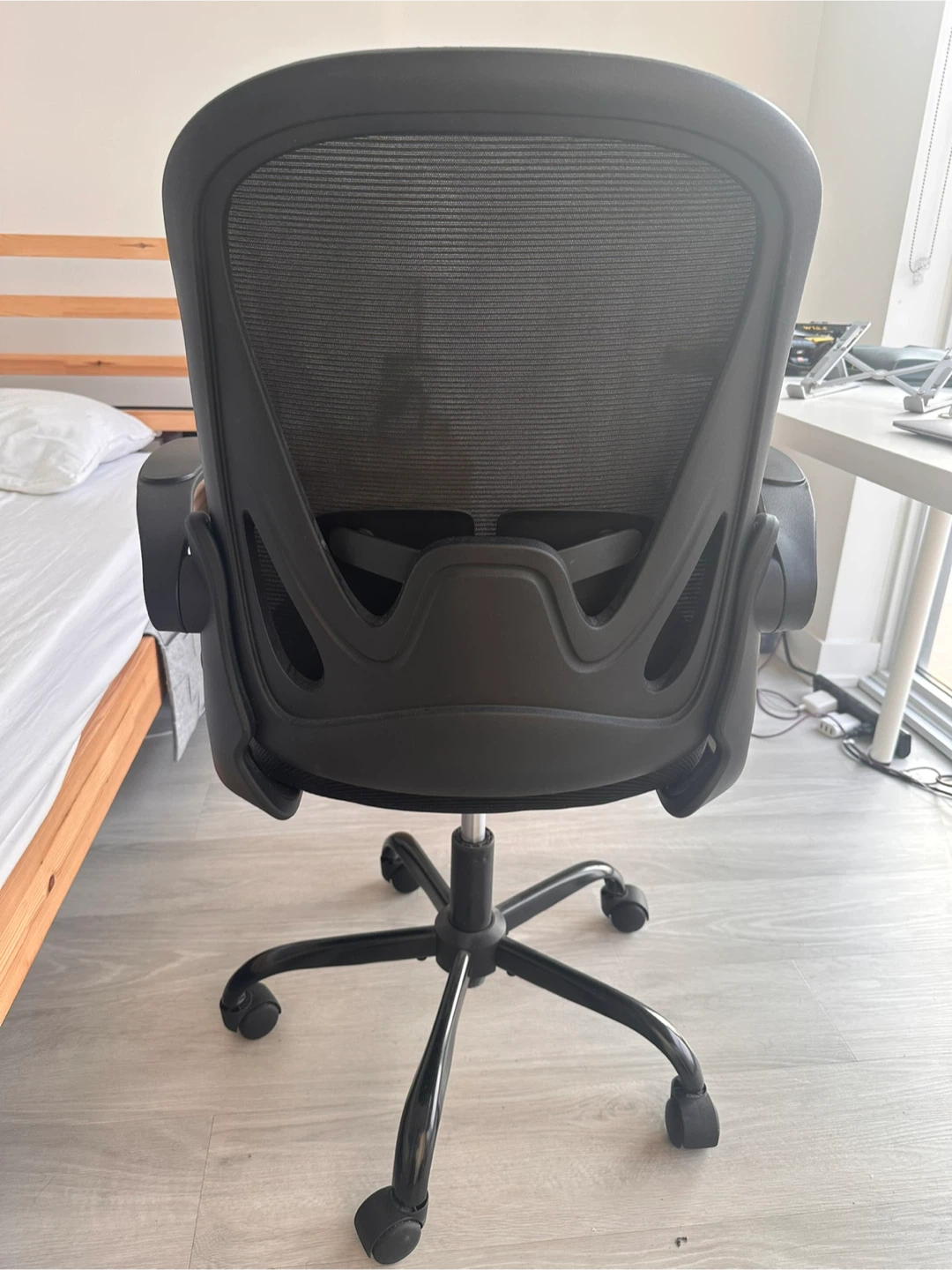 Black Mesh Office Chair - photo 3