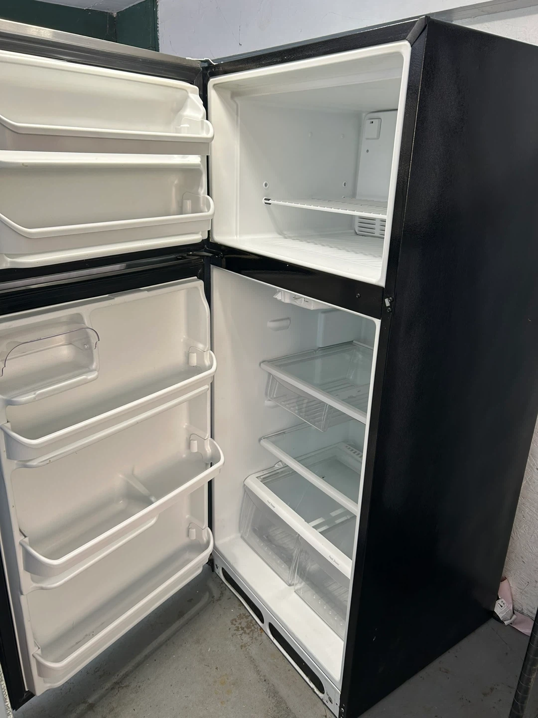 Frigidaire Top Freezer Refrigerator - photo 3