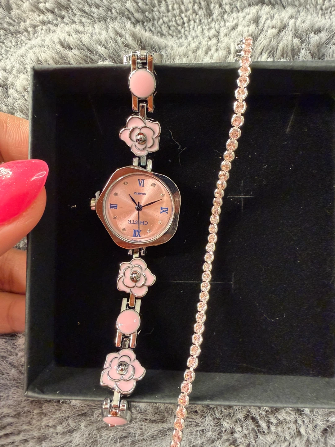 CHISTE Quartz Women's Watch with Floral Design