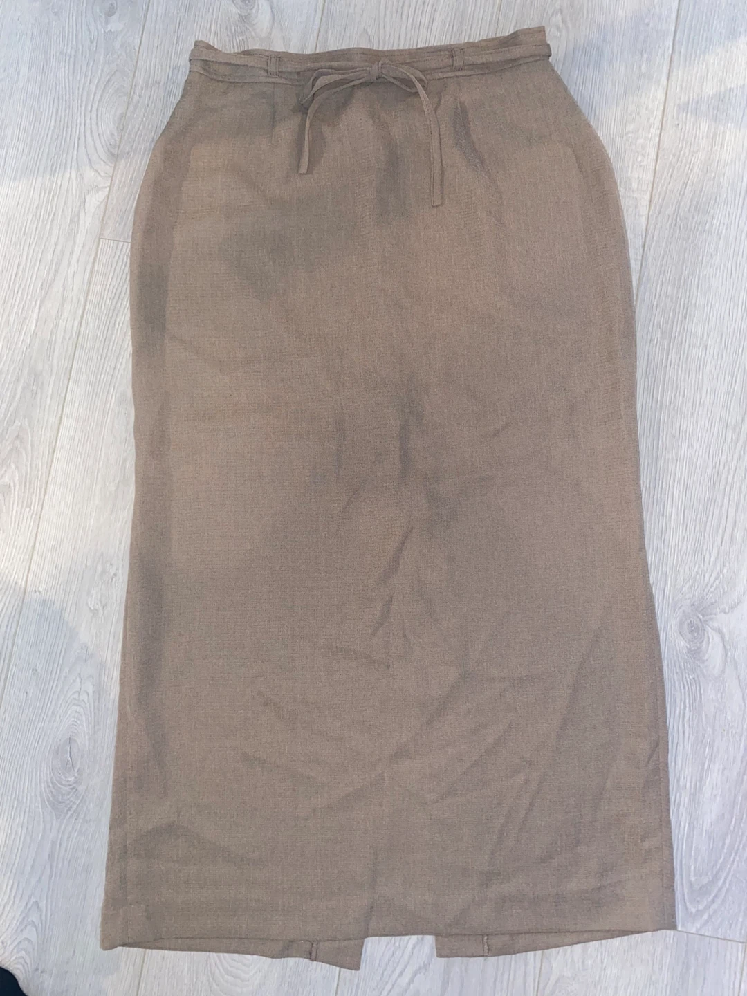 Jessica Petites beige midi skirt