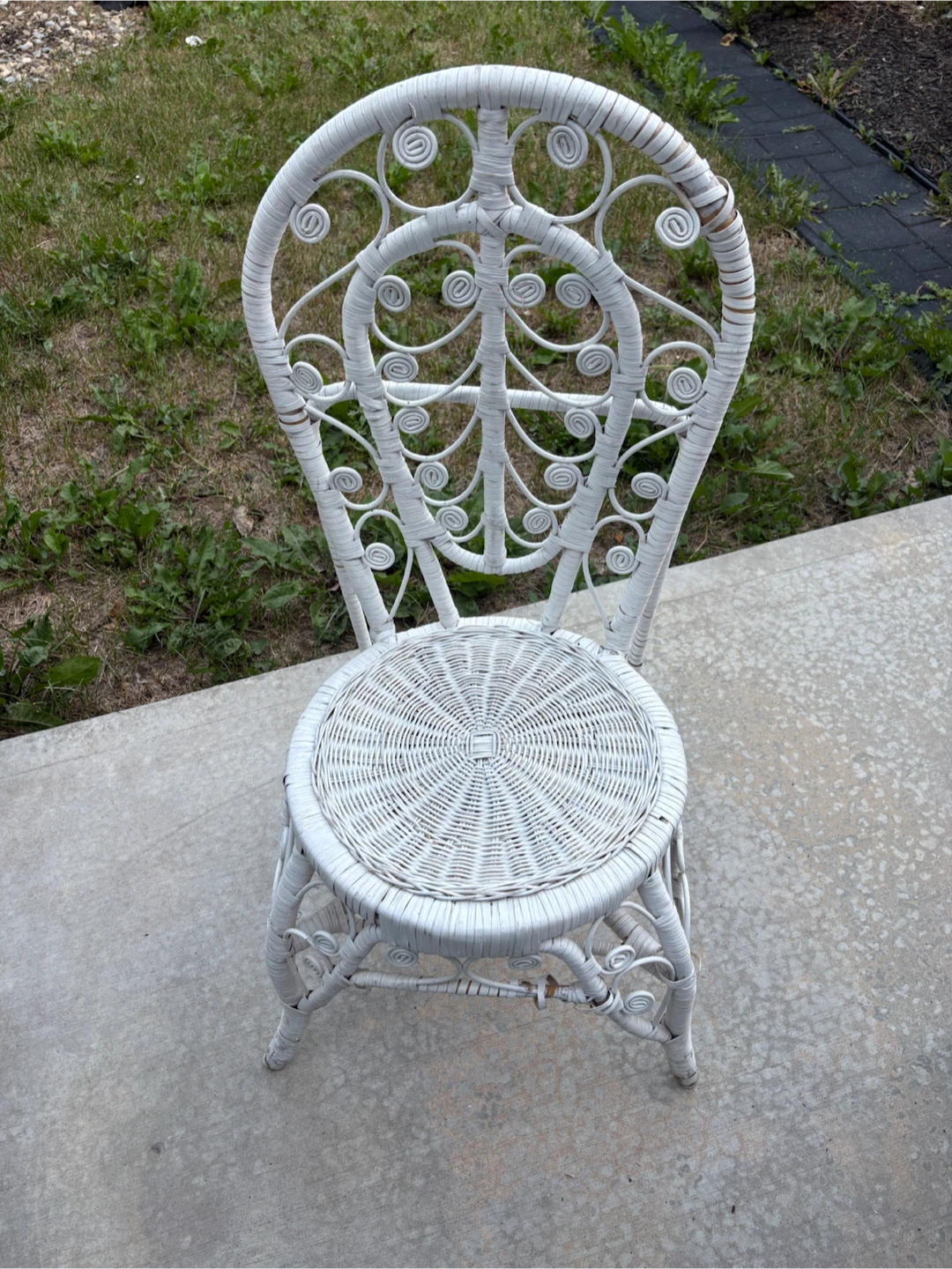 White Wicker Patio Set - Table and Chair - photo 3