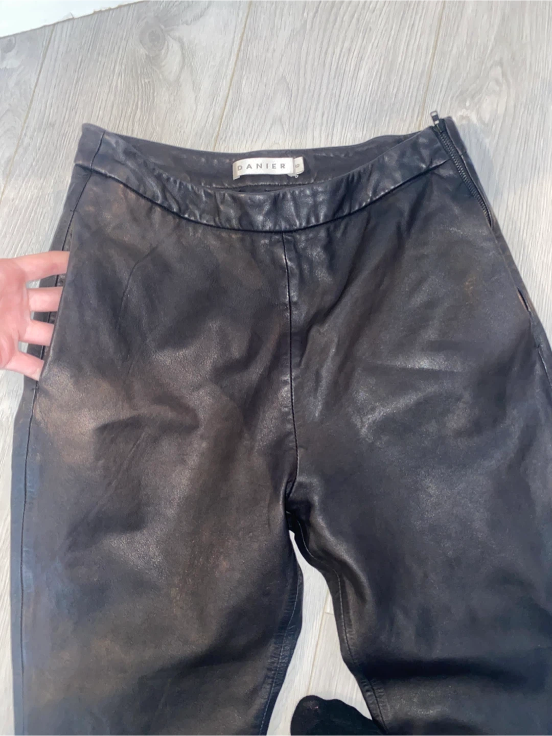 Danier Black Leather Pants Size 6 - photo 3