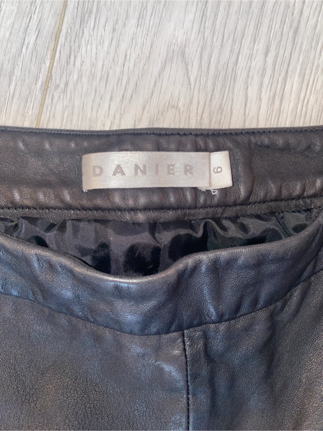 Danier Black Leather Pants Size 6 - photo 2