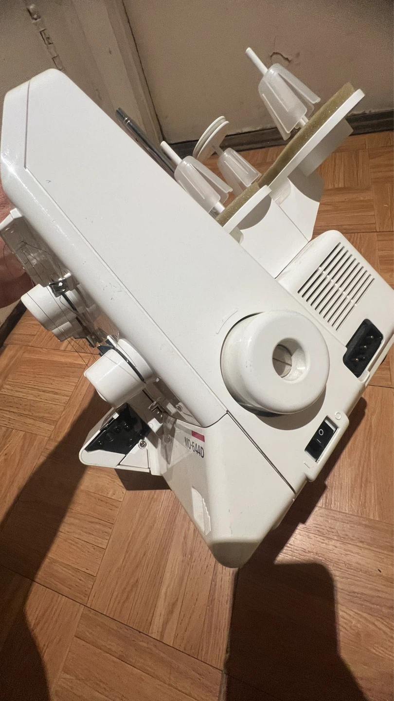Juki MO-644D Serger Sewing Machine - photo 4