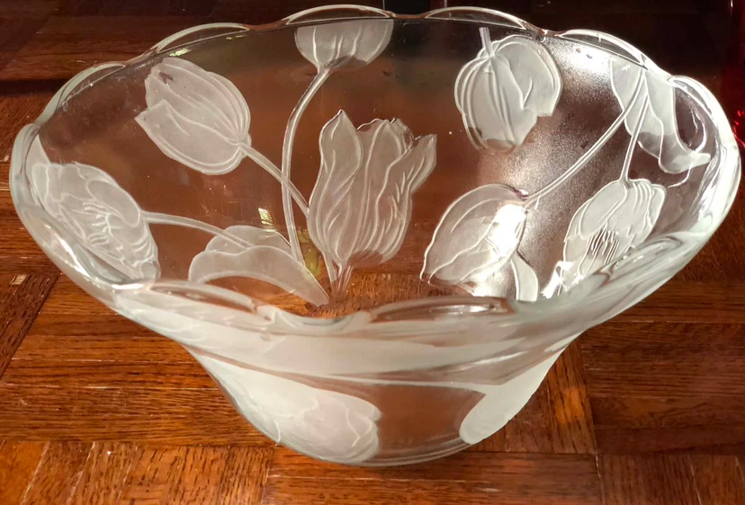 Large Glass Serving Bowl with Frosted Tulip Design - photo 3