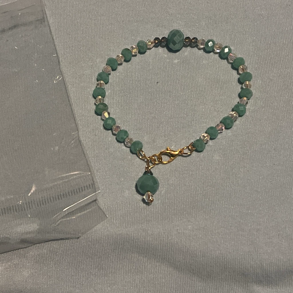 Pulsera de piedras preciosas hecha a mano