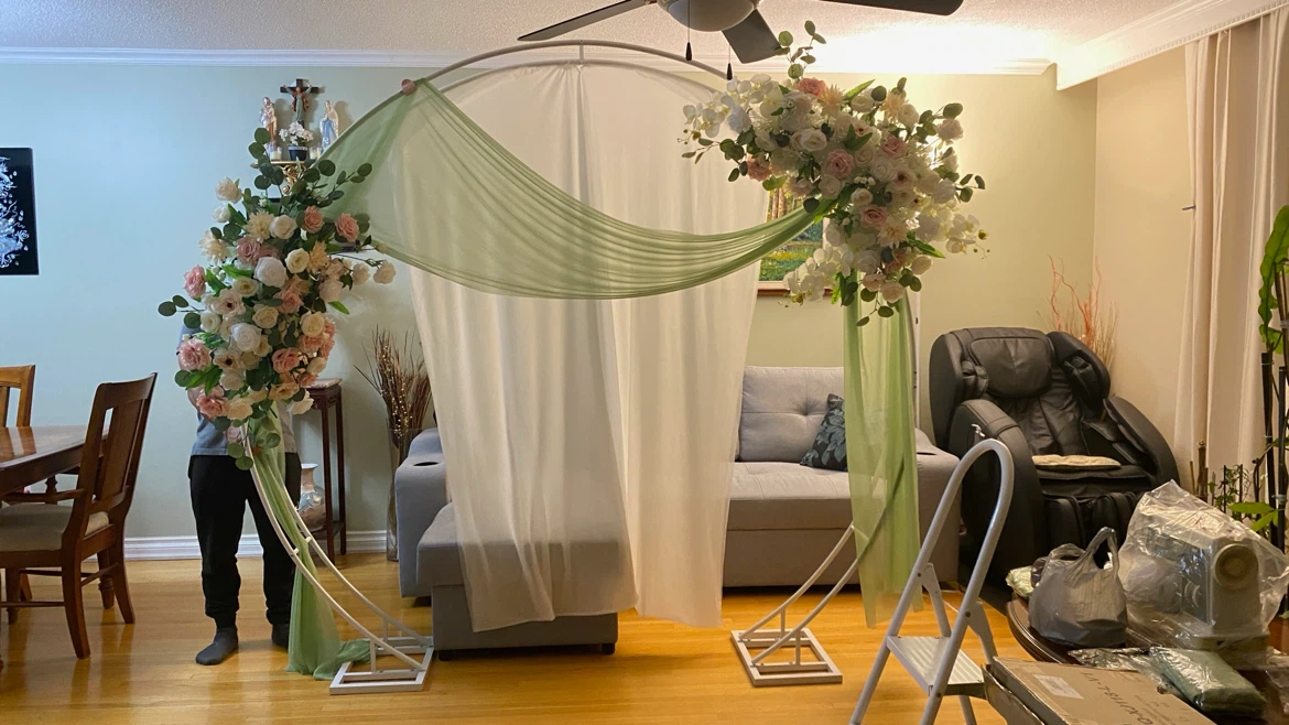 Double Round White Metal Wedding Arch Stand