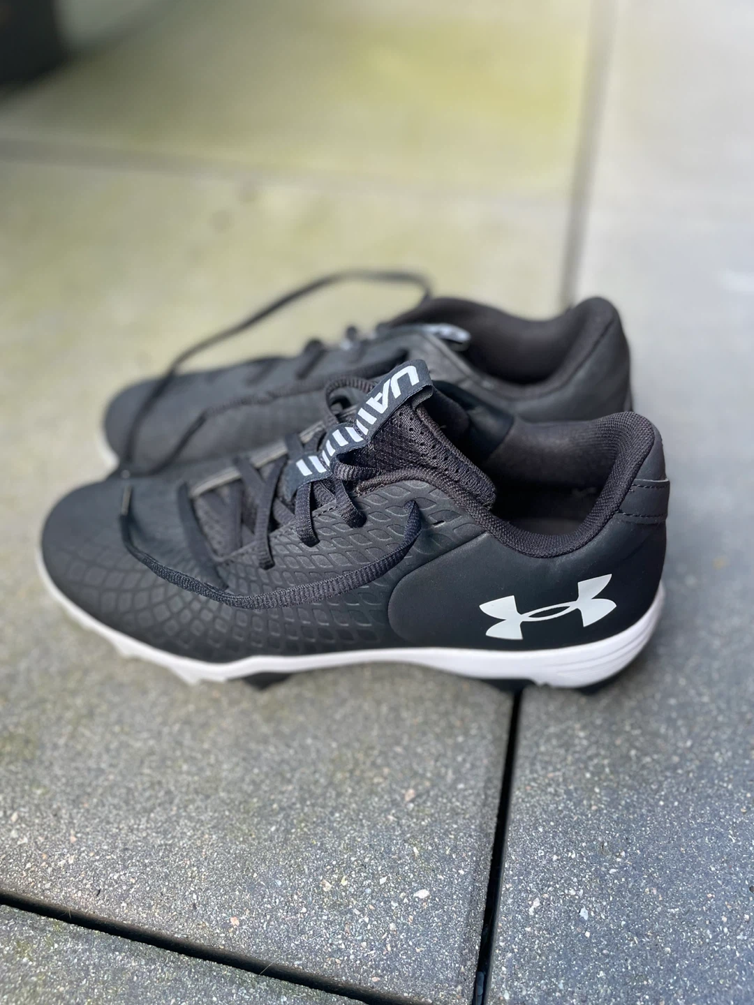 Under Armour Black Football/Baseball Cleats - size 8.5 US Mens