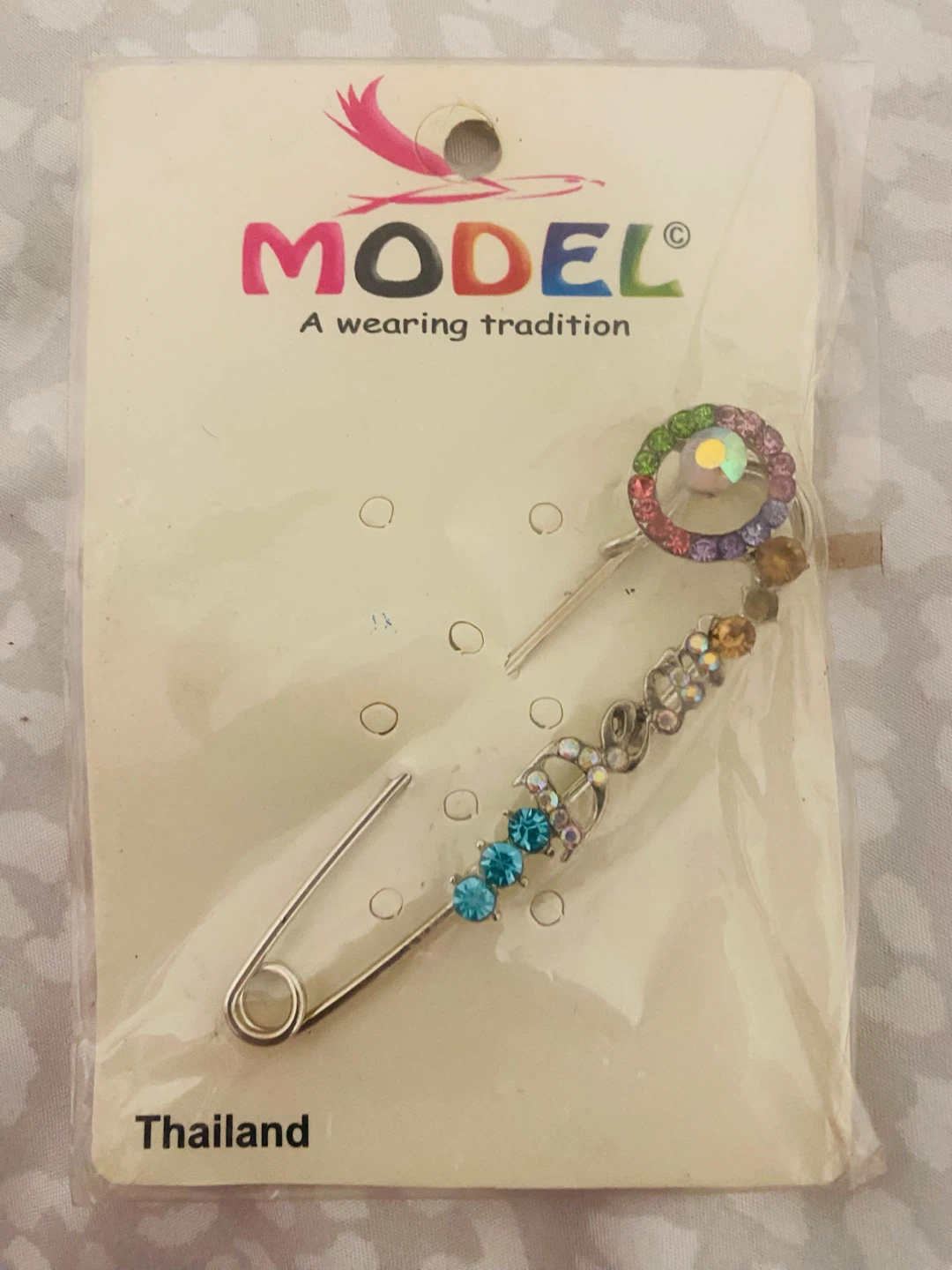 New (unused) MODEL Fashion Accessory Brooch