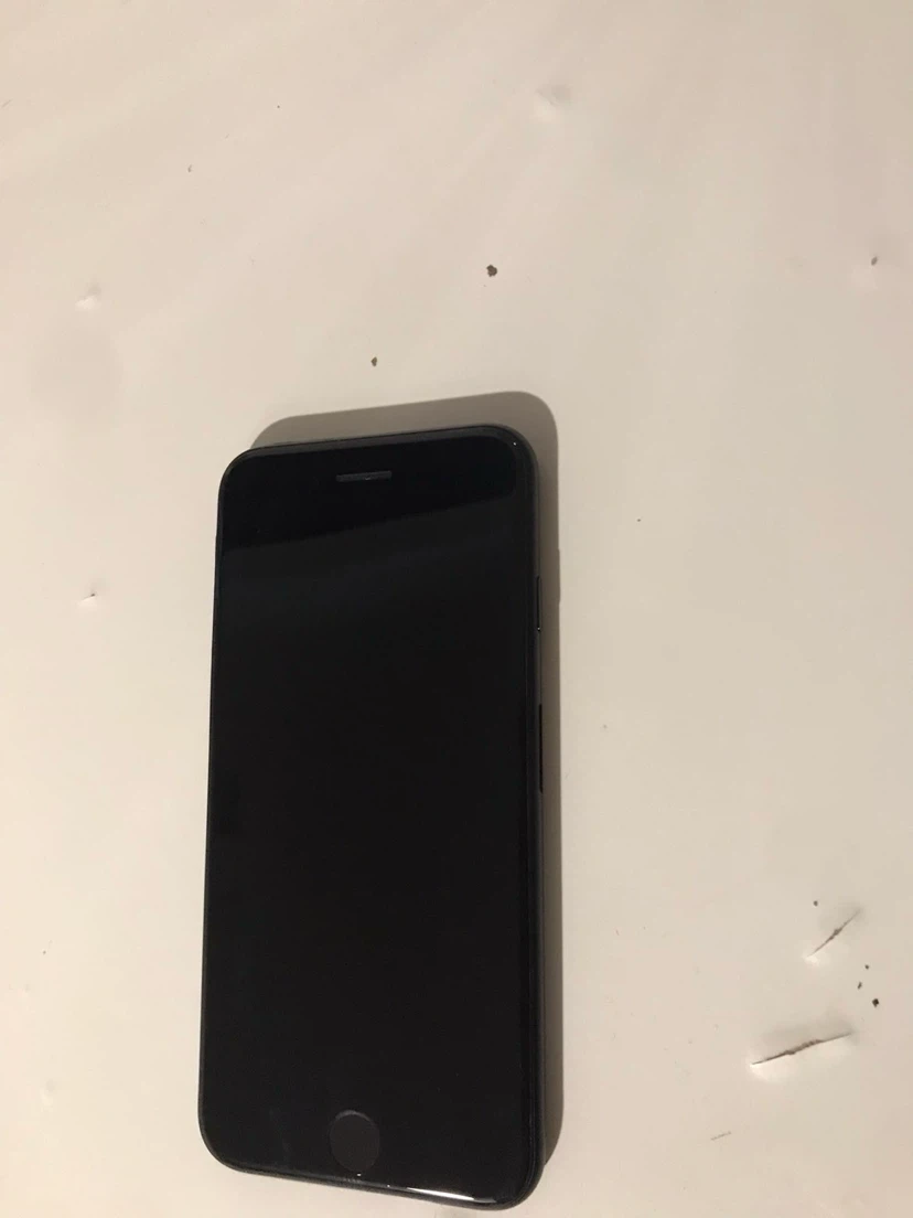 iPhone 7 - photo 2