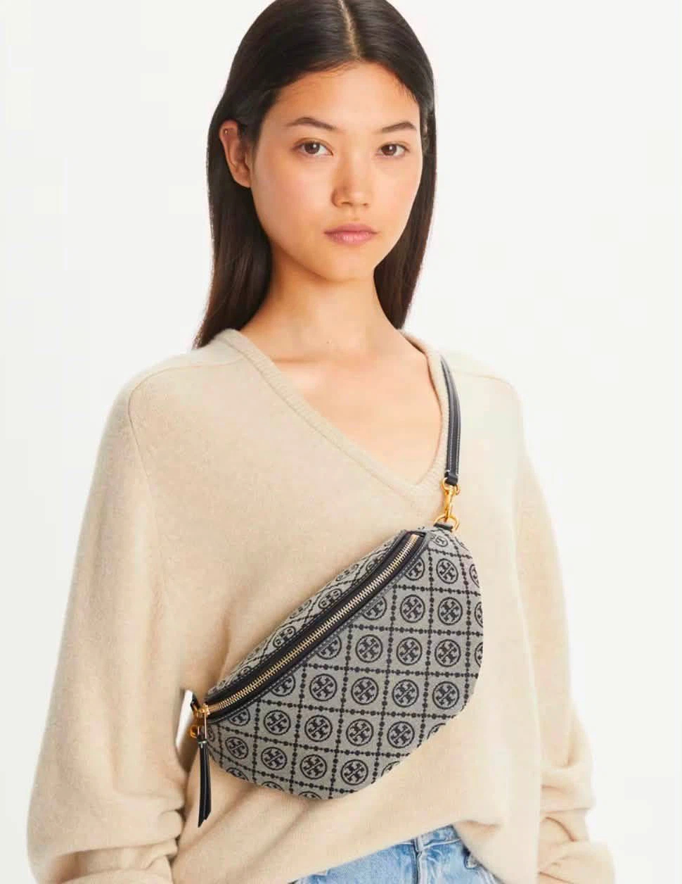 FOR SALE ✨ Brand new Tory Burch T Monogram Belt Bag - photo 2