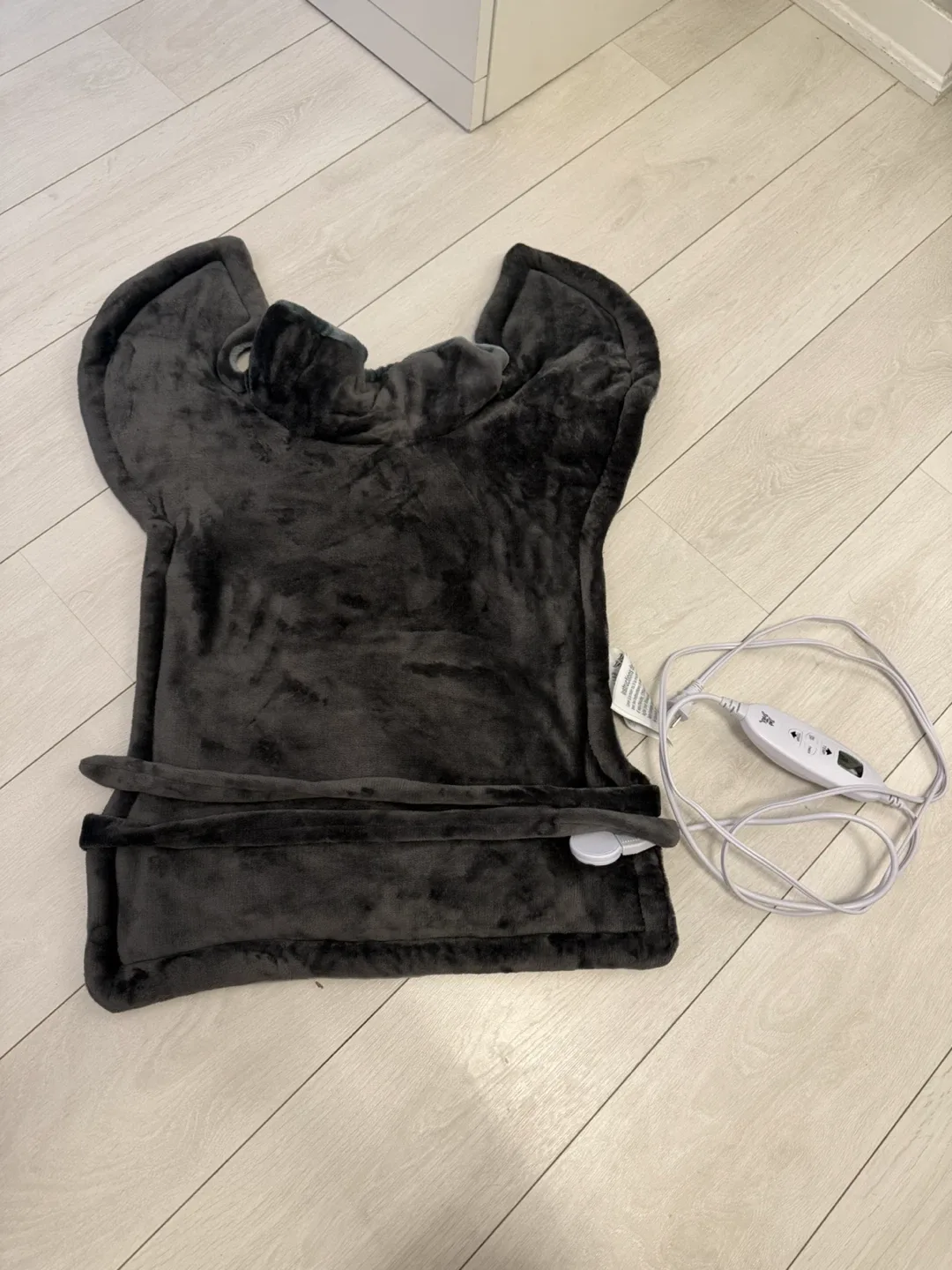 Grey Electric Heating Pad for Neck and Shoulders - photo 2