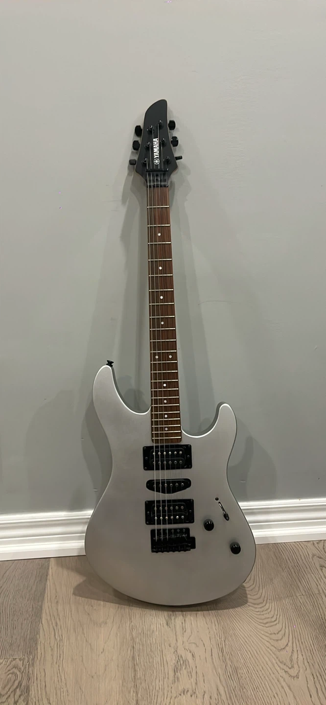 Yamaha Electric Guitar - photo 2