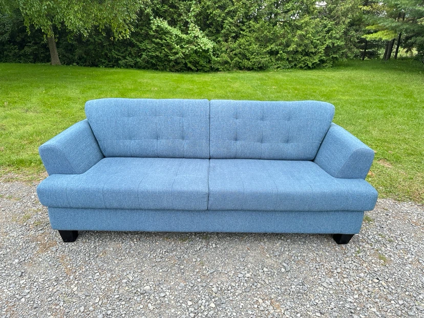 Beautiful Classic Blue Tufted Sofa (CAN DELIVER)