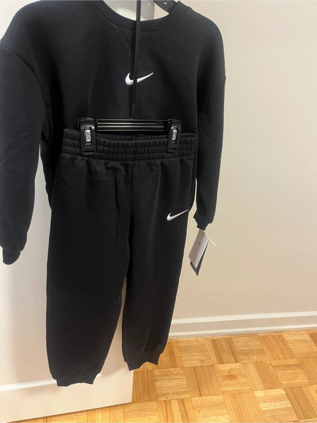 Nike Black Sweatshirt and Jogger Set $30