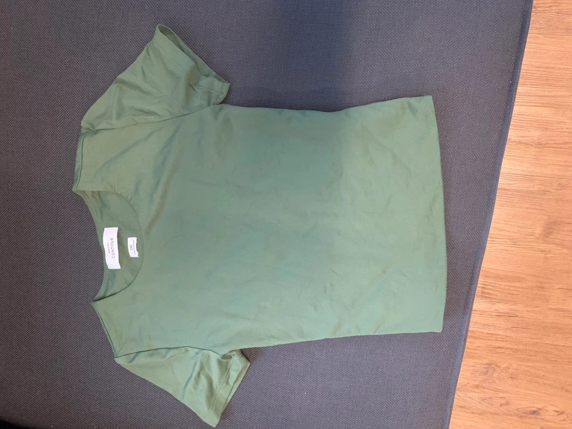 CONTOUR Green T-Shirt - Size XXS