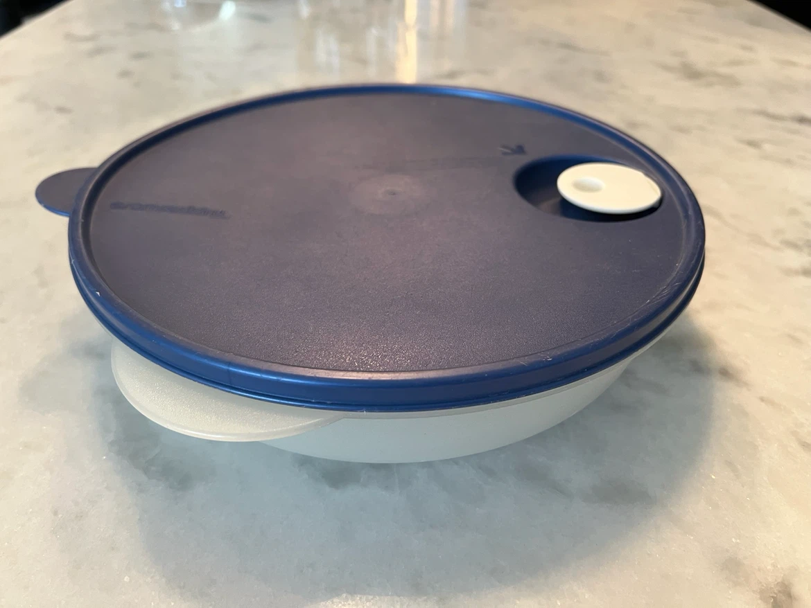 Tupperware divided food container - photo 3