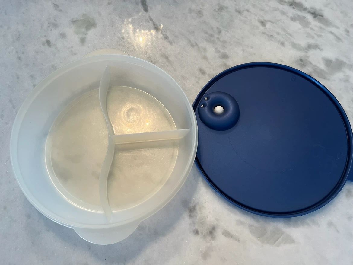 Tupperware divided food container - photo 4