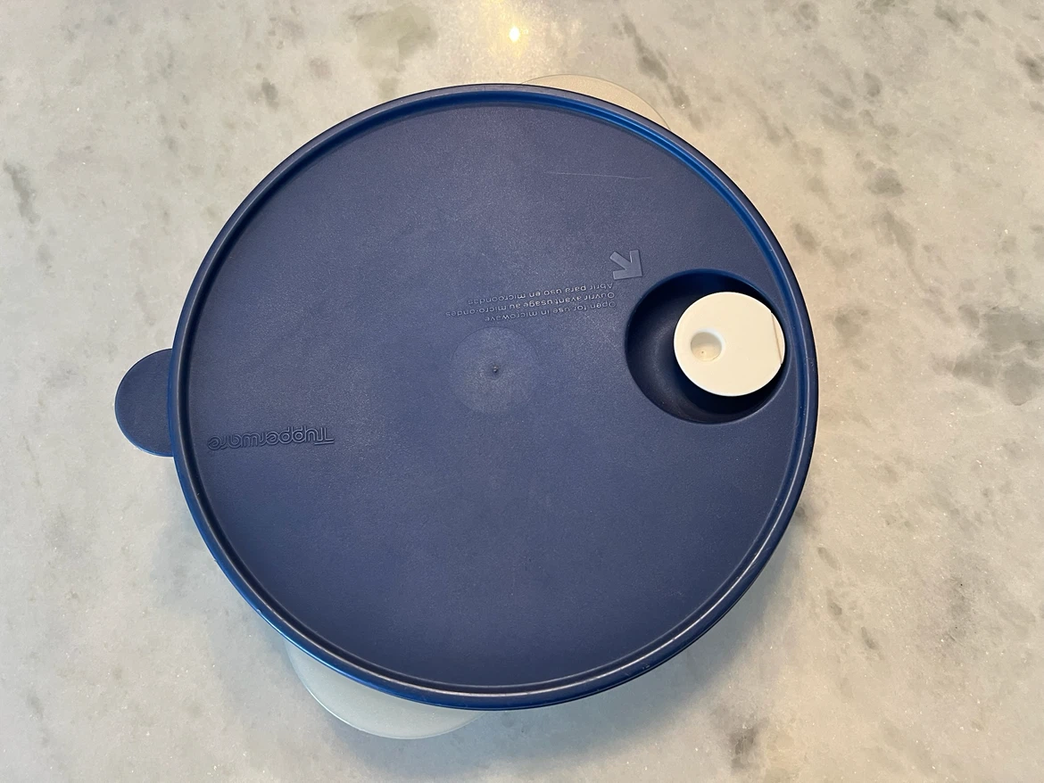 Tupperware divided food container - photo 5