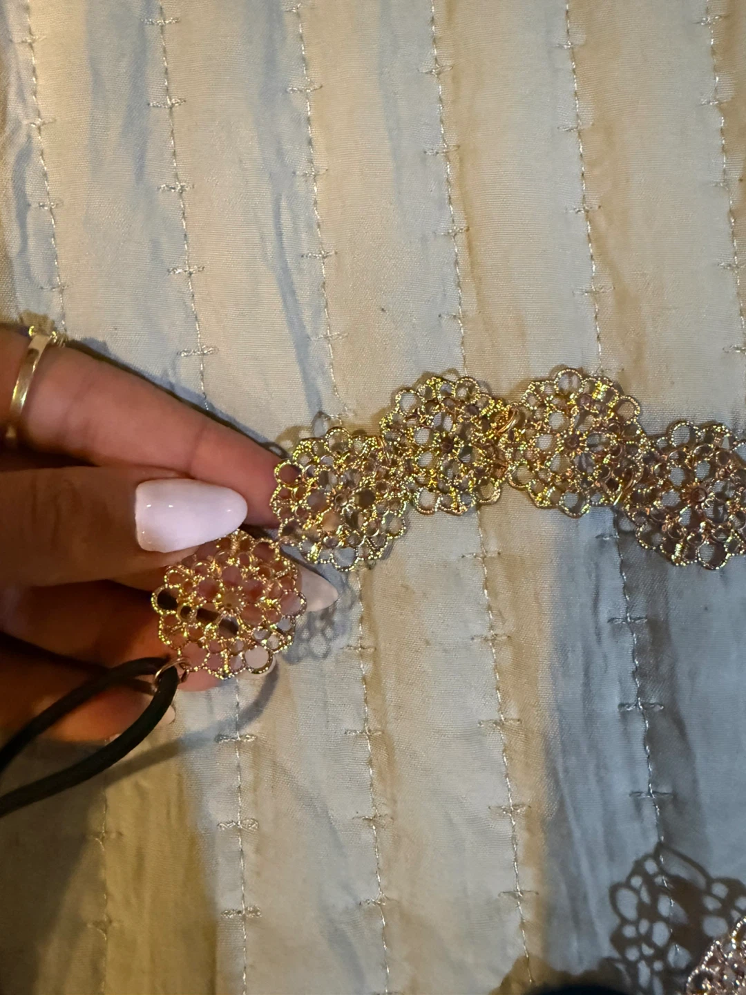 Gold tone filigree headband - photo 2