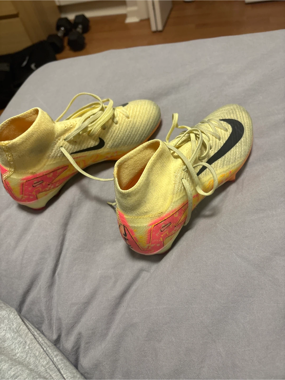Nike Phantom Vision Soccer Cleats size 5.5 us
