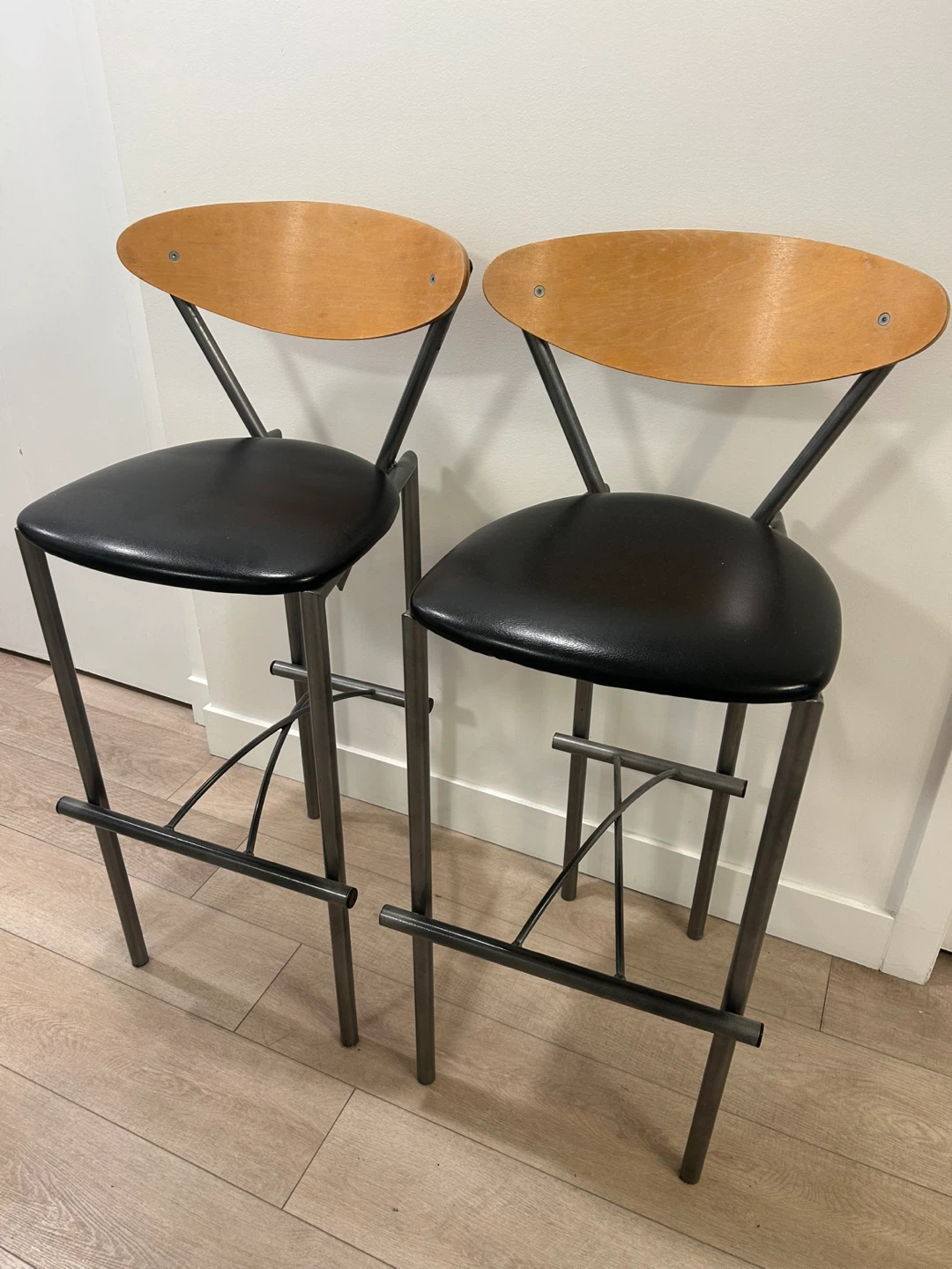 Set of 2 Modern Bar Stools with Wood Back - photo 2