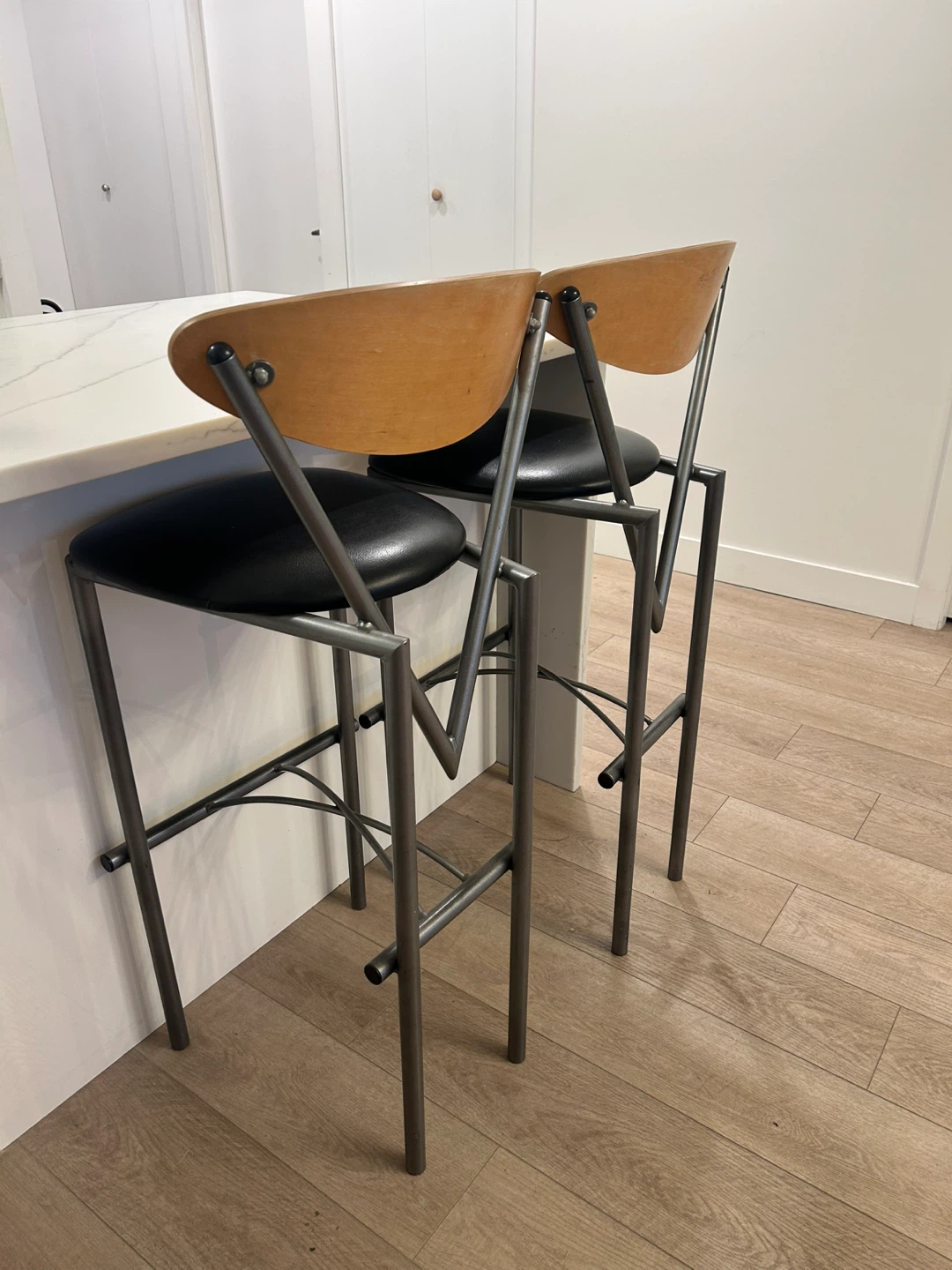 Set of 2 Modern Bar Stools with Wood Back - photo 4