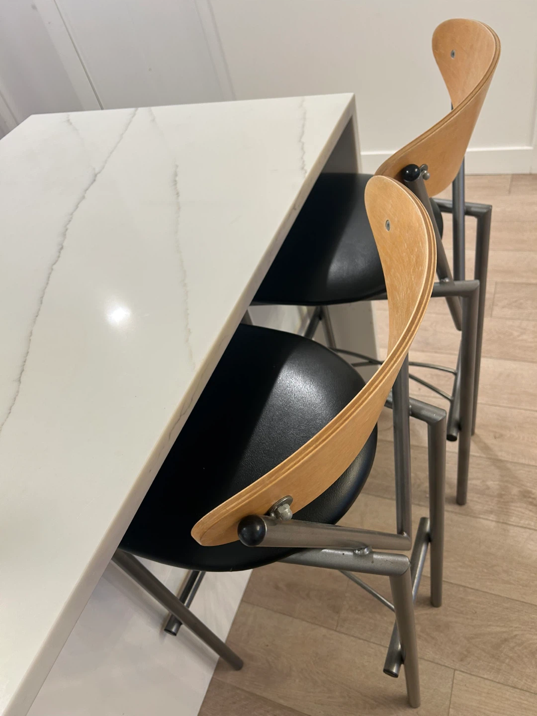 Set of 2 Modern Bar Stools with Wood Back - photo 5