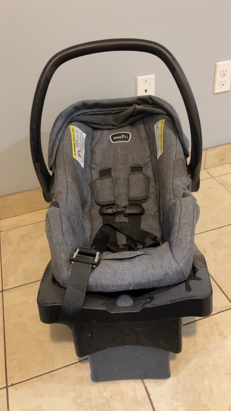 Evenflo Infant Car Seat with Base - photo 2