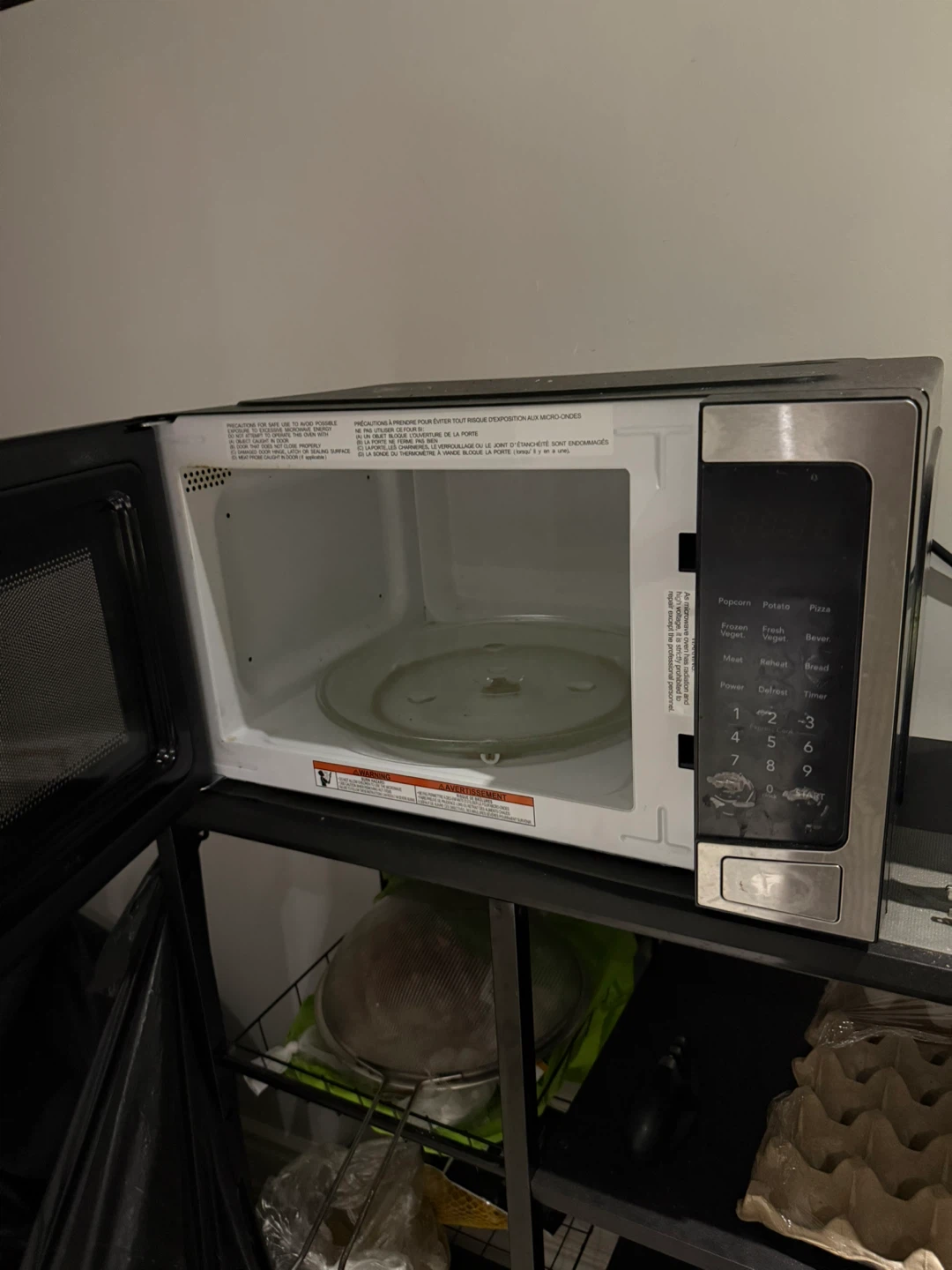 Frigidaire Microwave - photo 2