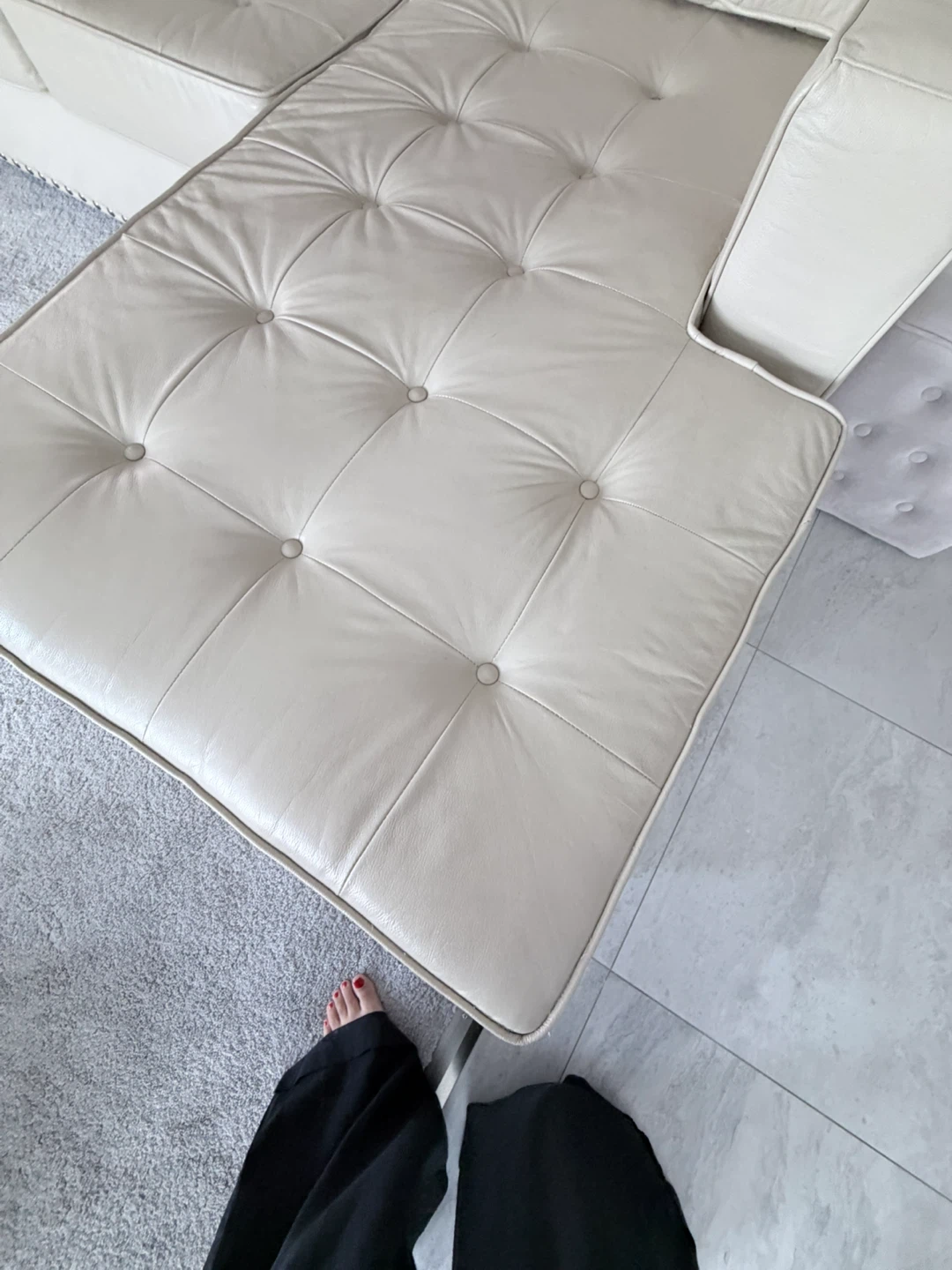 Cream Leather Tufted Sectional Sofa - photo 4