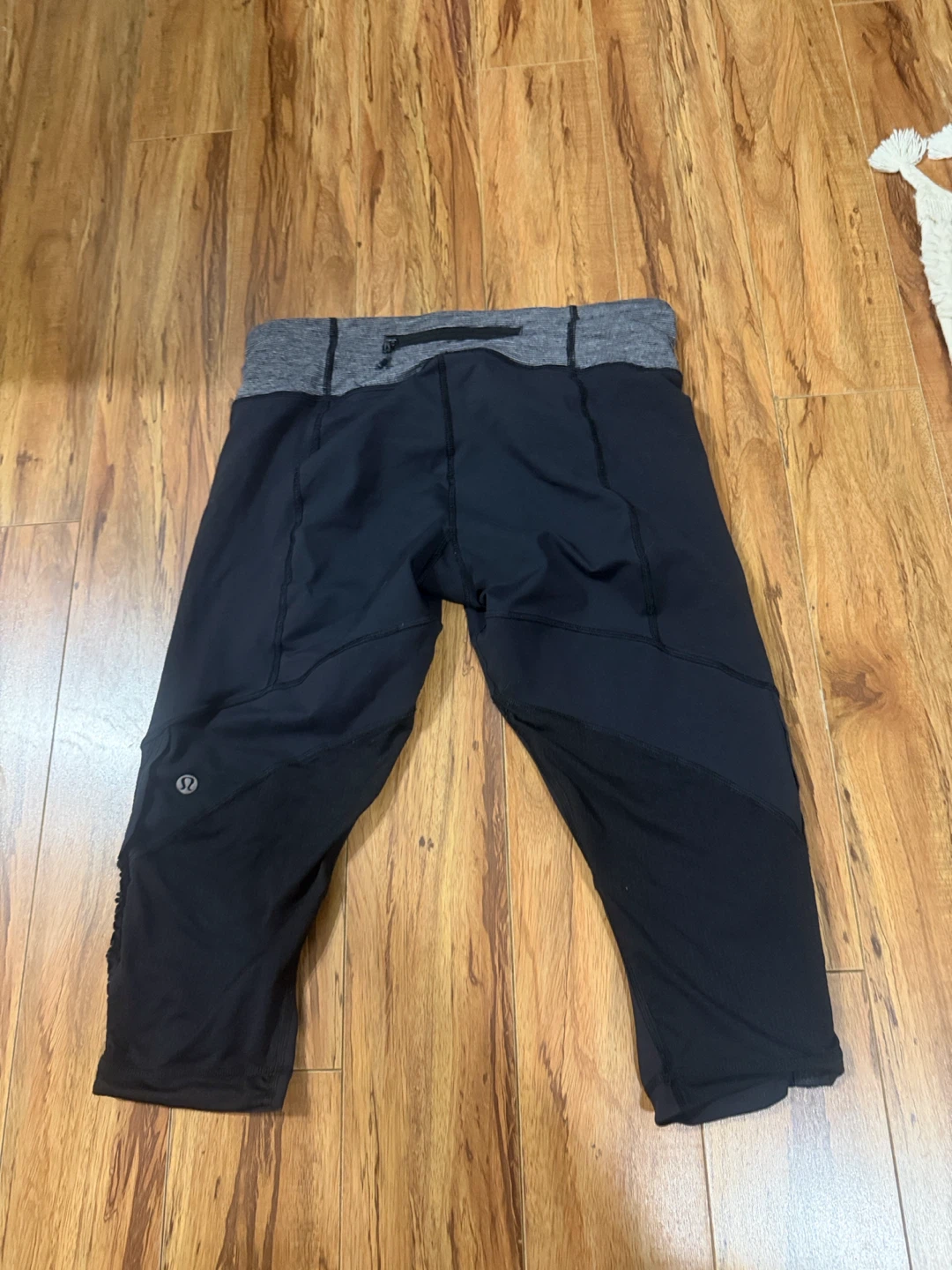 Lululemon Black Cropped Leggings Size 8