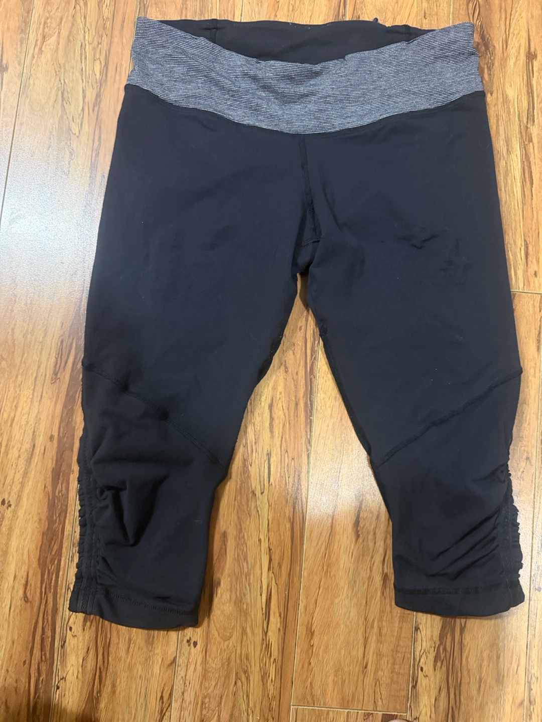 Lululemon Black Cropped Leggings Size 8 - photo 3