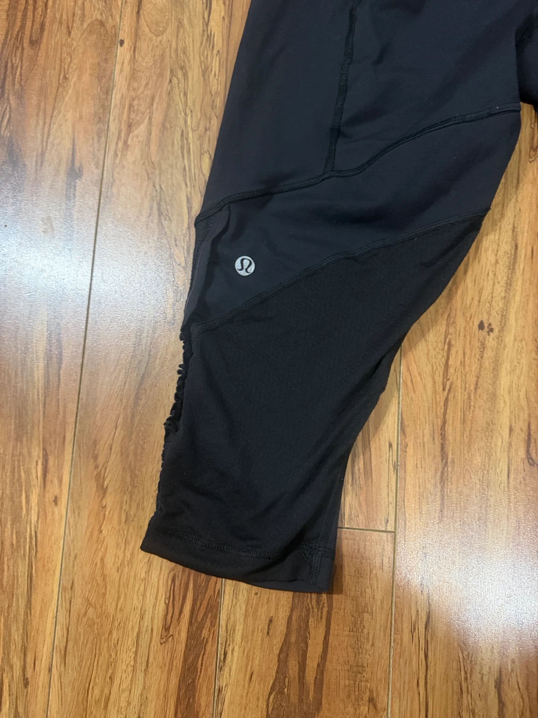 Lululemon Black Cropped Leggings Size 8 - photo 4