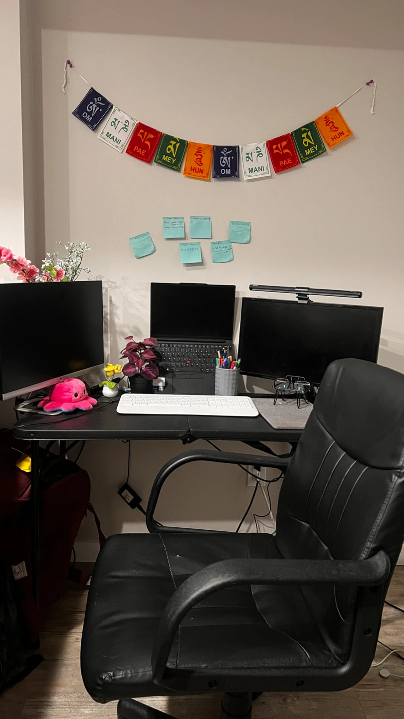 Folding Table + 2 Monitors + Very comfy chair