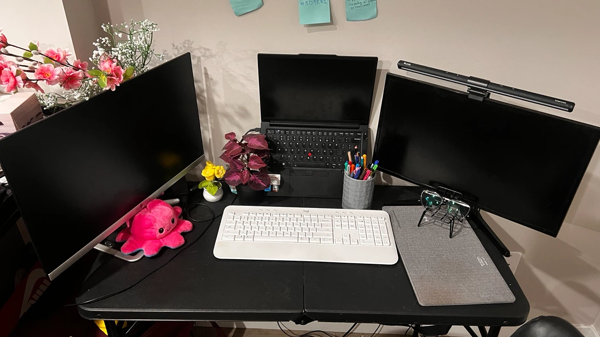 Folding Table + 2 Monitors + Very comfy chair - photo 2
