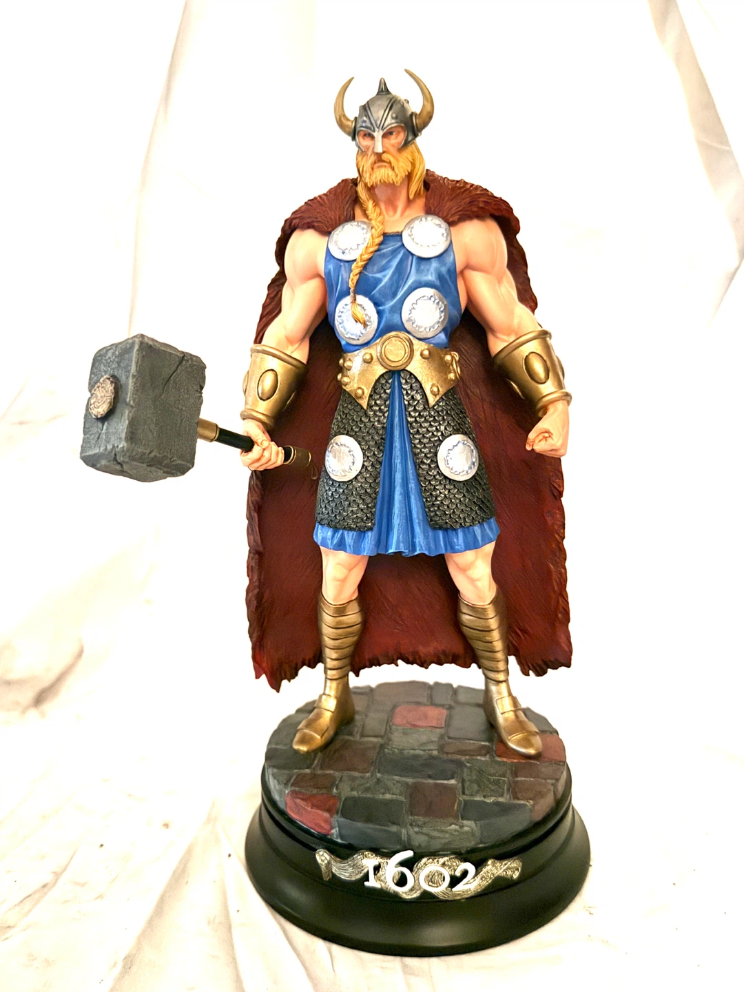 Marvel 1602 Thor Limited Edition Collectible Statue - photo 2