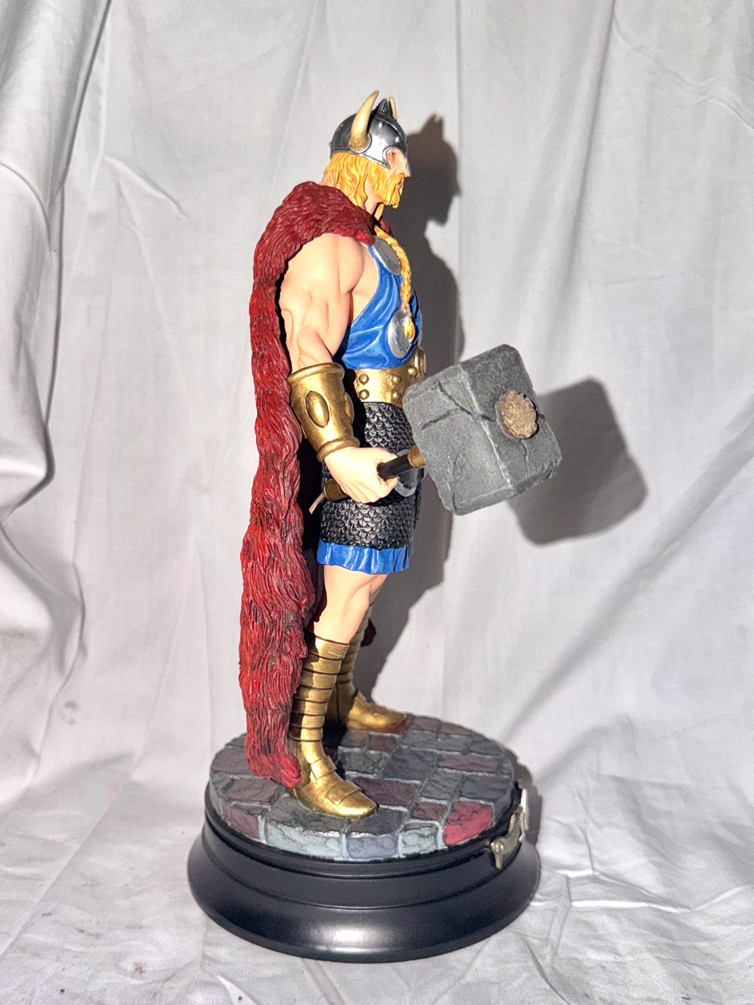 Marvel 1602 Thor Limited Edition Collectible Statue - photo 3