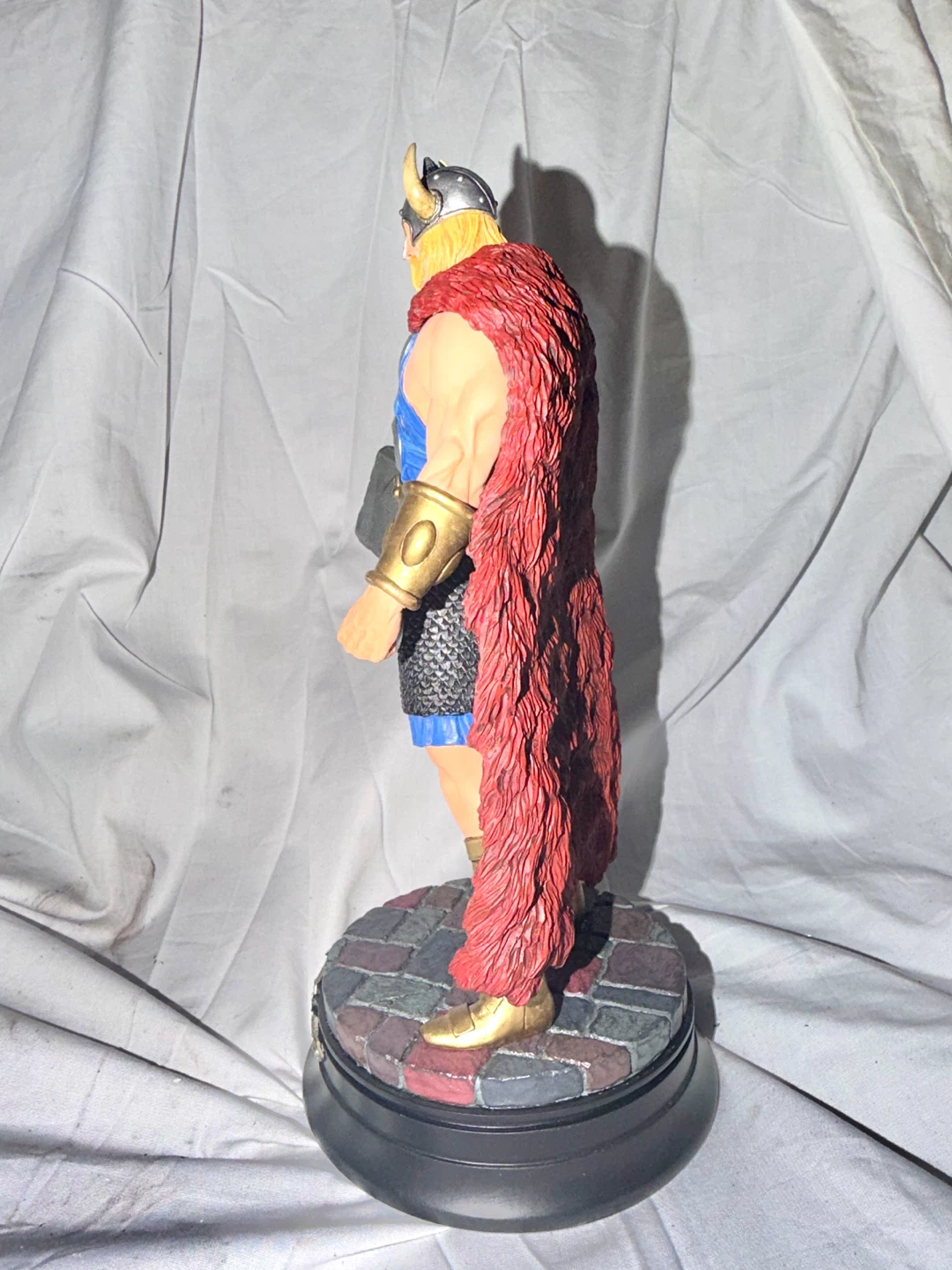 Marvel 1602 Thor Limited Edition Collectible Statue - photo 4