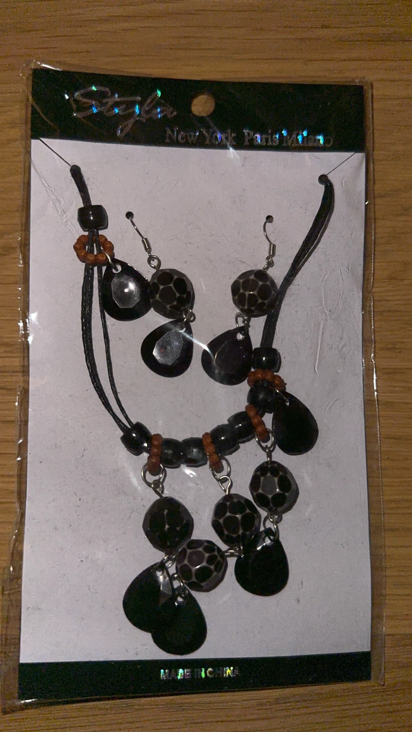 Styla Necklace and Earring Set