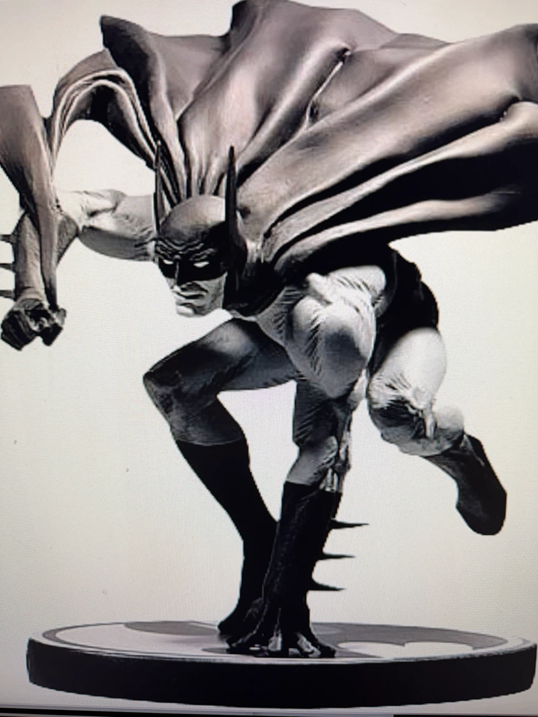 DC Direct Batman Black and White Statue by Joe Kubert - photo 2