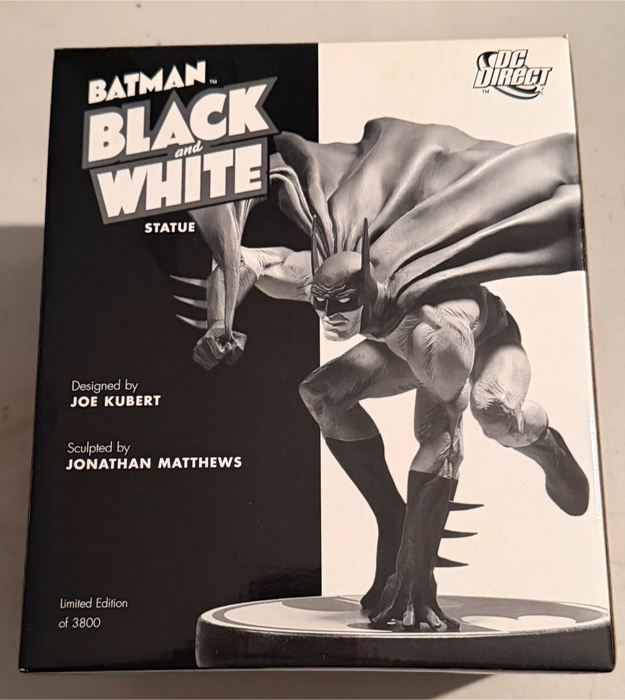DC Direct Batman Black and White Statue by Joe Kubert - photo 3
