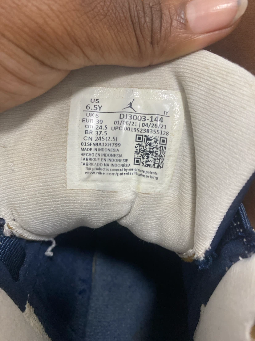 Jordan’s blue and white - photo 2