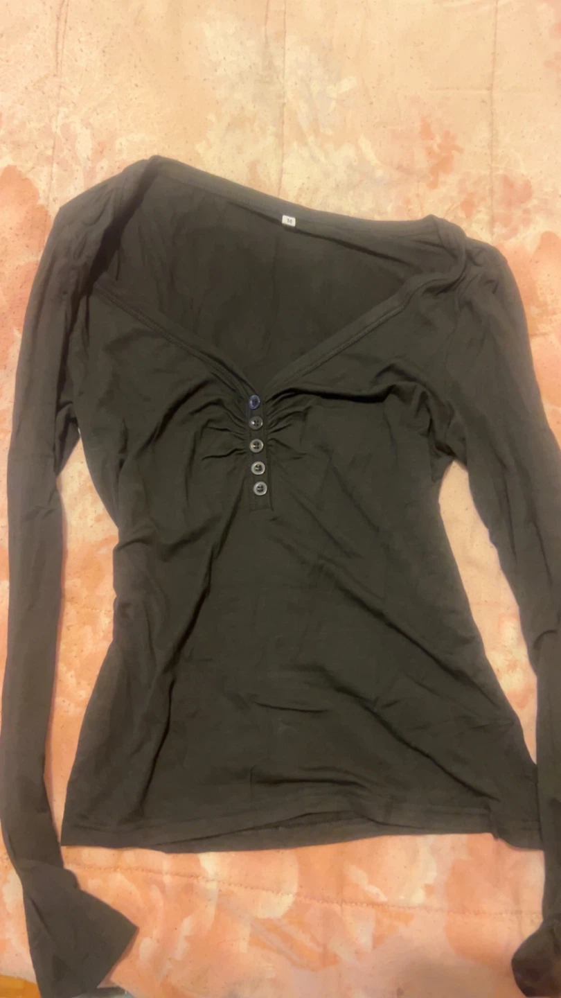 Low neck black shirt - photo 2