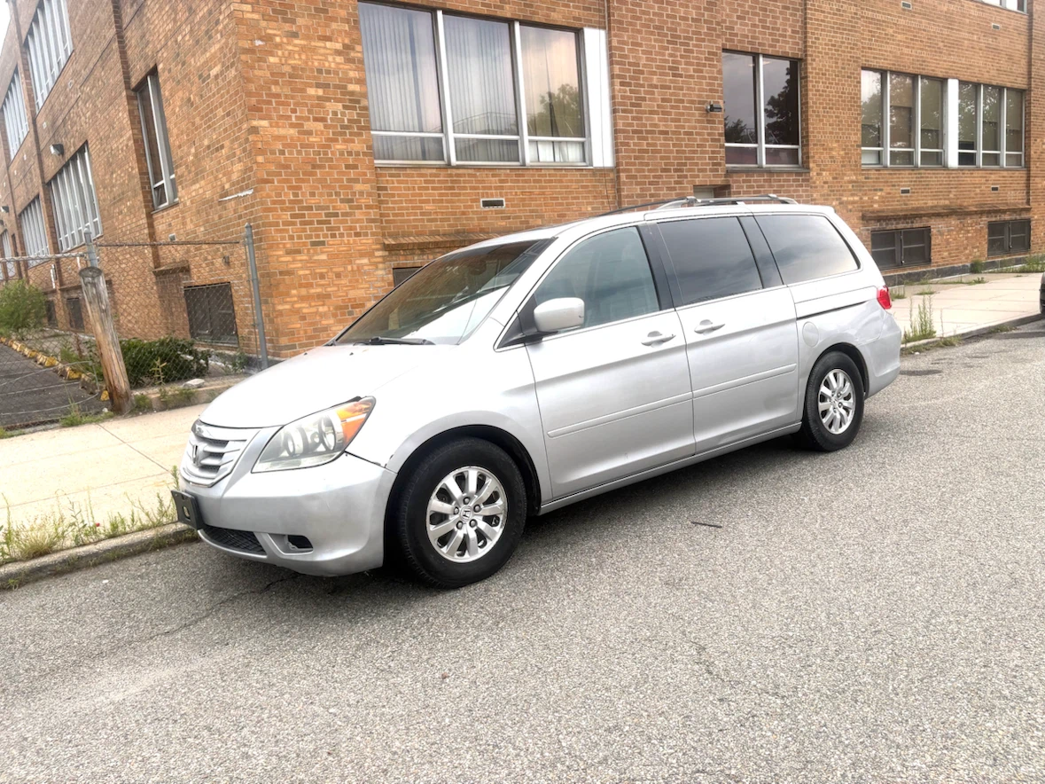 2010 Honda oddesy minivan - photo 2