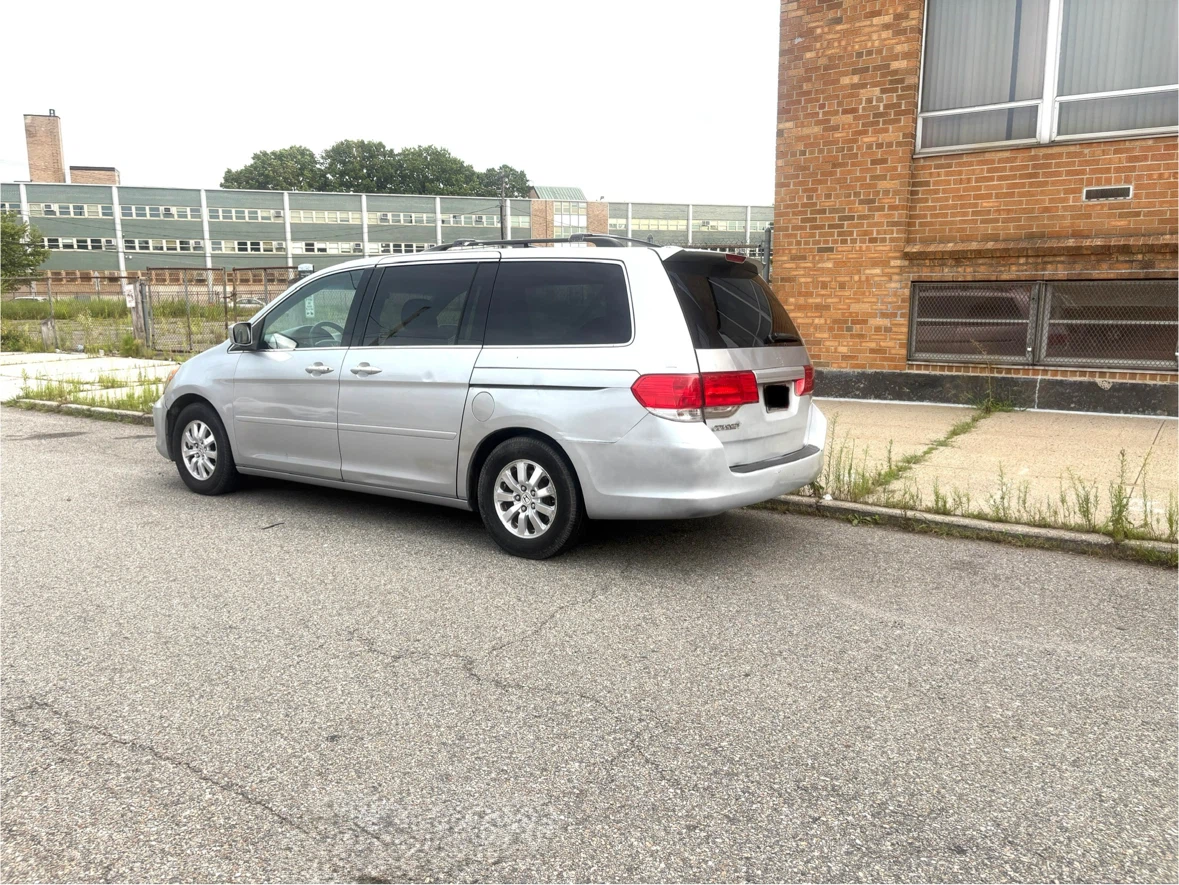 2010 Honda oddesy minivan - photo 3